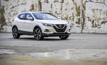 2020 Nissan Rogue Sport Front Three-Quarter Wallpapers 450x275 (8)