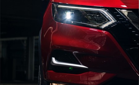 2020 Nissan Rogue Sport Headlight Wallpapers 450x275 (35)