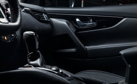 2020 Nissan Rogue Sport Interior Detail Wallpapers 450x275 (45)