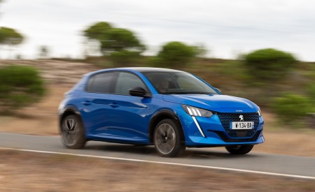 2020 Peugeot e-208 EV Front Three-Quarter Wallpapers 450x275 (13)