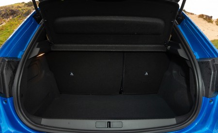 2020 Peugeot e-208 EV Trunk Wallpapers  450x275 (47)