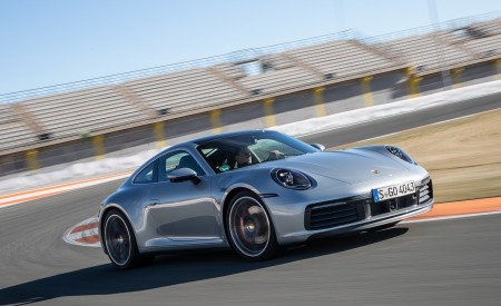2020 Porsche 911 4S (Color: Agate Grey Metallic) Front Three-Quarter Wallpapers 450x275 (99)