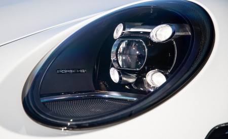 2020 Porsche 911 4S (Color: Carrara White Metallic) Headlight Wallpapers 450x275 (129)
