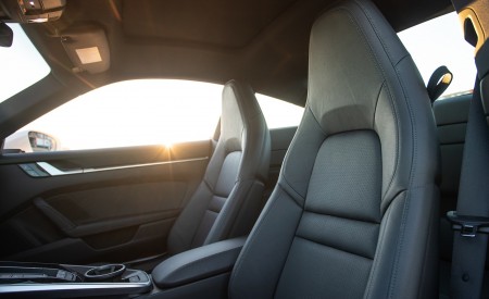 2020 Porsche 911 4S (Color: Carrara White Metallic) Interior Wallpapers 450x275 (140)
