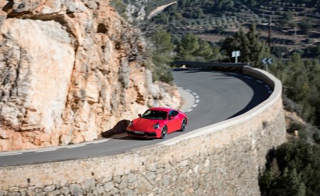 2020 Porsche 911 4S (Color: Guards Red) Front Three-Quarter Wallpapers 450x275 (3)