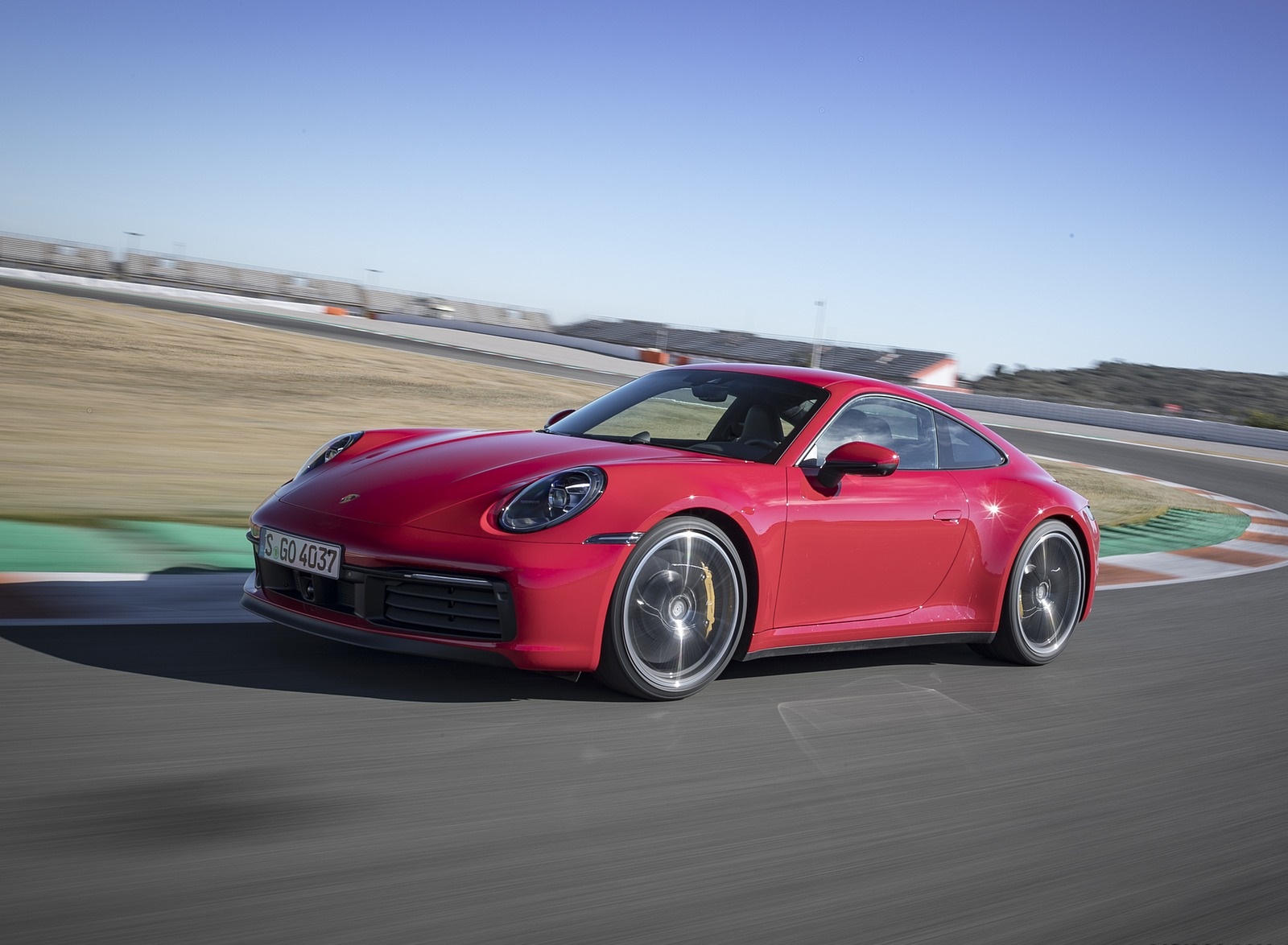 2020 Porsche 911 4S (Color: Guards Red) Front Three-Quarter Wallpapers (12)