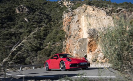 2020 Porsche 911 4S (Color: Guards Red) Front Three-Quarter Wallpapers 450x275 (4)