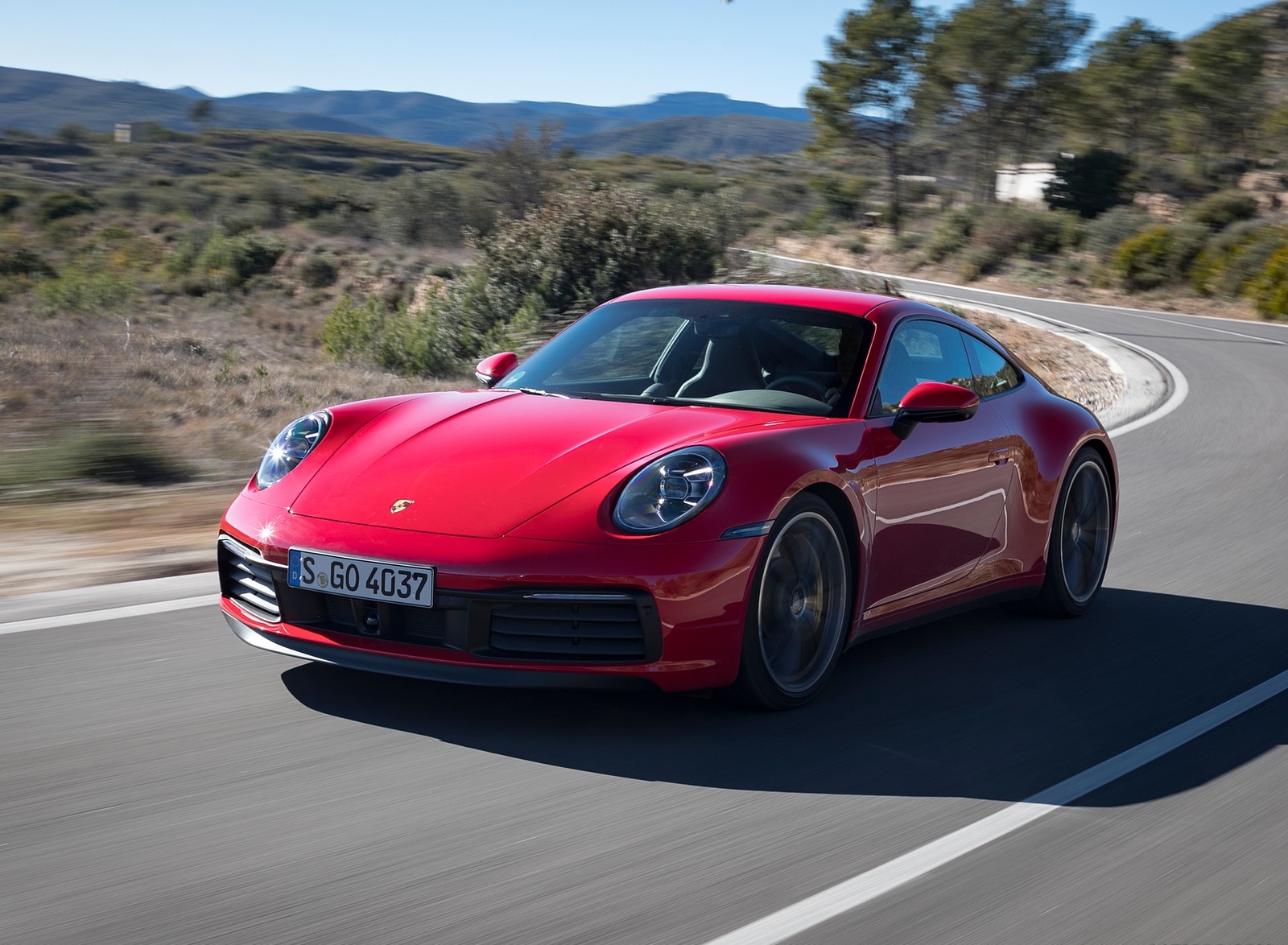 2020 Porsche 911 4S (Color: Guards Red) Front Three-Quarter Wallpapers (13)
