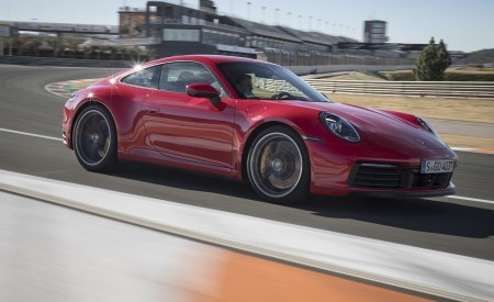 2020 Porsche 911 4S (Color: Guards Red) Front Three-Quarter Wallpapers 450x275 (14)