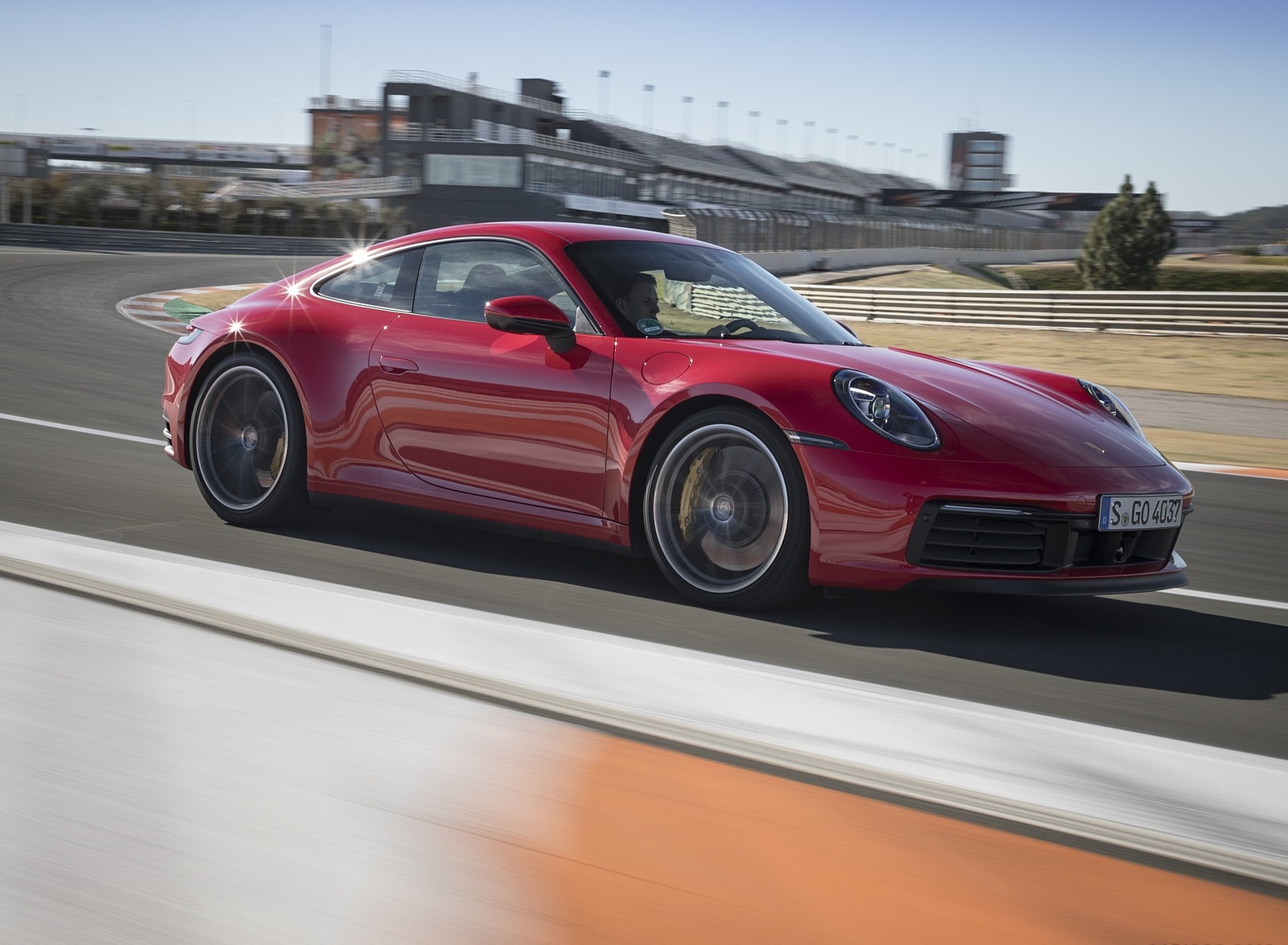 2020 Porsche 911 4S (Color: Guards Red) Front Three-Quarter Wallpapers (14)