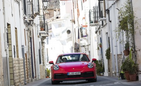 2020 Porsche 911 4S (Color: Guards Red) Front Wallpapers 450x275 (18)