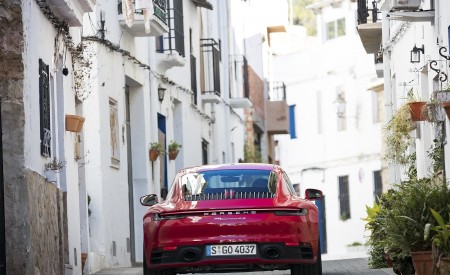 2020 Porsche 911 4S (Color: Guards Red) Rear Wallpapers 450x275 (19)