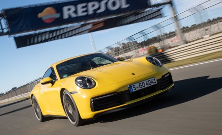 2020 Porsche 911 4S (Color: Racing Yellow) Front Three-Quarter Wallpapers 450x275 (77)