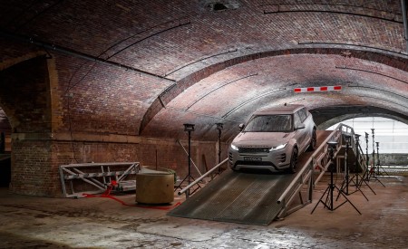 2020 Range Rover Evoque Front Three-Quarter Wallpapers 450x275 (63)