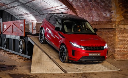 2020 Range Rover Evoque Front Three-Quarter Wallpapers 450x275 (33)