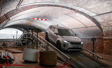 2020 Range Rover Evoque Front Three-Quarter Wallpapers 450x275 (66)