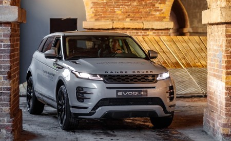 2020 Range Rover Evoque Front Wallpapers 450x275 (55)