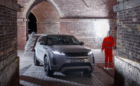 2020 Range Rover Evoque Front Wallpapers 450x275 (68)