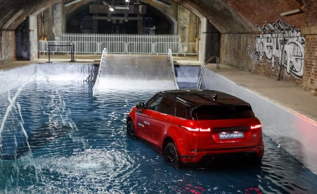 2020 Range Rover Evoque Rear Three-Quarter Wallpapers 450x275 (39)