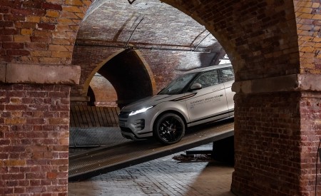 2020 Range Rover Evoque Side Wallpapers 450x275 (70)