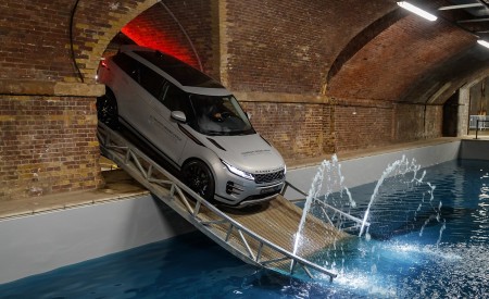 2020 Range Rover Evoque Side Wallpapers 450x275 (62)