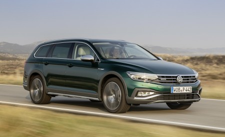 2020 Volkswagen Passat Alltrack (EU-Spec) Front Three-Quarter Wallpapers 450x275 (2)