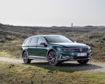 2020 Volkswagen Passat Alltrack (EU-Spec) Front Three-Quarter Wallpapers 150x120 (26)