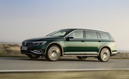 2020 Volkswagen Passat Alltrack (EU-Spec) Front Three-Quarter Wallpapers 450x275 (3)