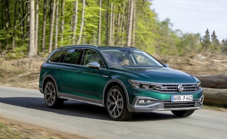 2020 Volkswagen Passat Alltrack (EU-Spec) Front Three-Quarter Wallpapers 450x275 (14)