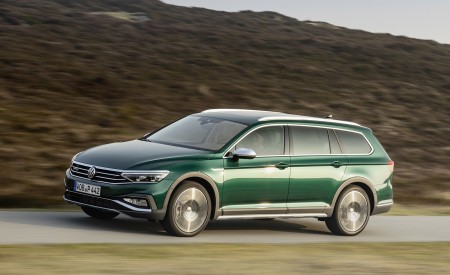 2020 Volkswagen Passat Alltrack (EU-Spec) Front Three-Quarter Wallpapers 450x275 (4)