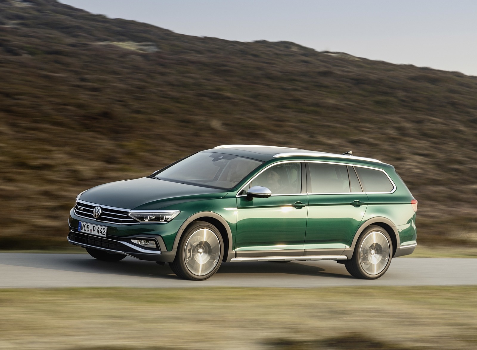 2020 Volkswagen Passat Alltrack (EU-Spec) Front Three-Quarter Wallpapers (4)