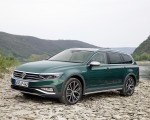 2020 Volkswagen Passat Alltrack (EU-Spec) Front Three-Quarter Wallpapers 150x120 (28)