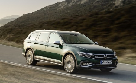 2020 Volkswagen Passat Alltrack (EU-Spec) Front Three-Quarter Wallpapers 450x275 (5)