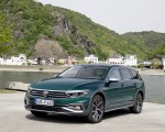 2020 Volkswagen Passat Alltrack (EU-Spec) Front Three-Quarter Wallpapers 150x120 (30)