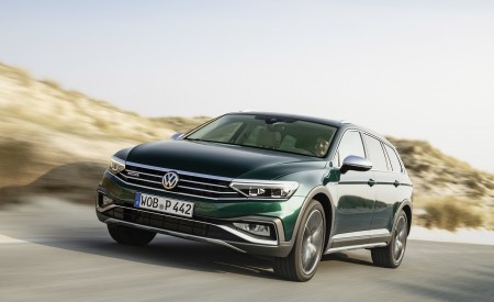 2020 Volkswagen Passat Alltrack (EU-Spec) Front Three-Quarter Wallpapers 450x275 (6)