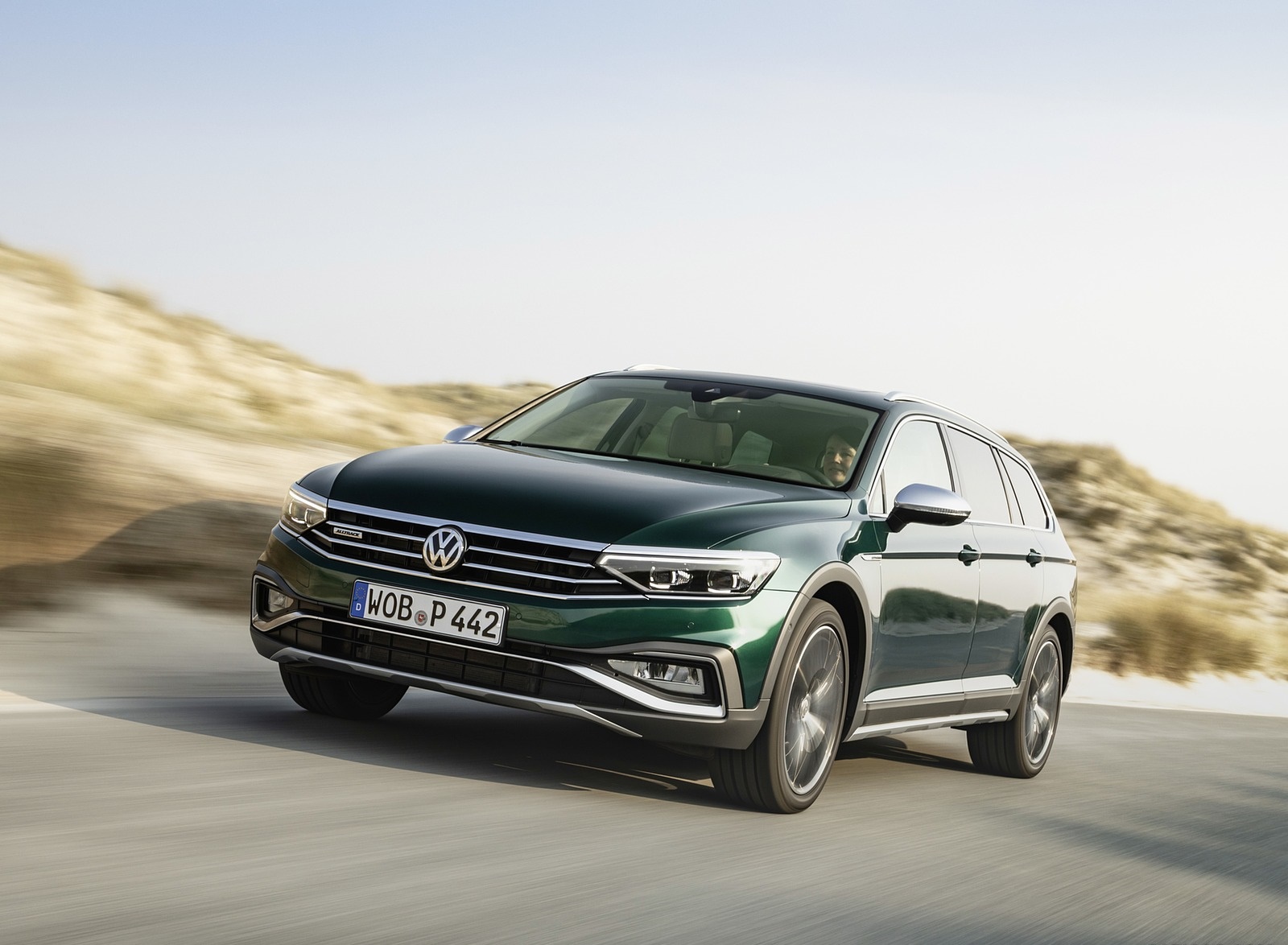 2020 Volkswagen Passat Alltrack (EU-Spec) Front Three-Quarter Wallpapers (6)