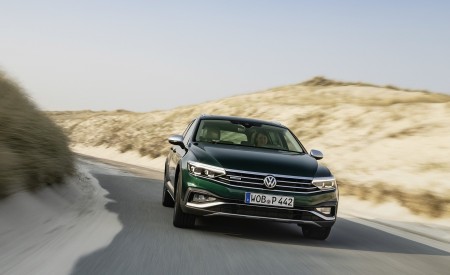 2020 Volkswagen Passat Alltrack (EU-Spec) Front Wallpapers 450x275 (17)