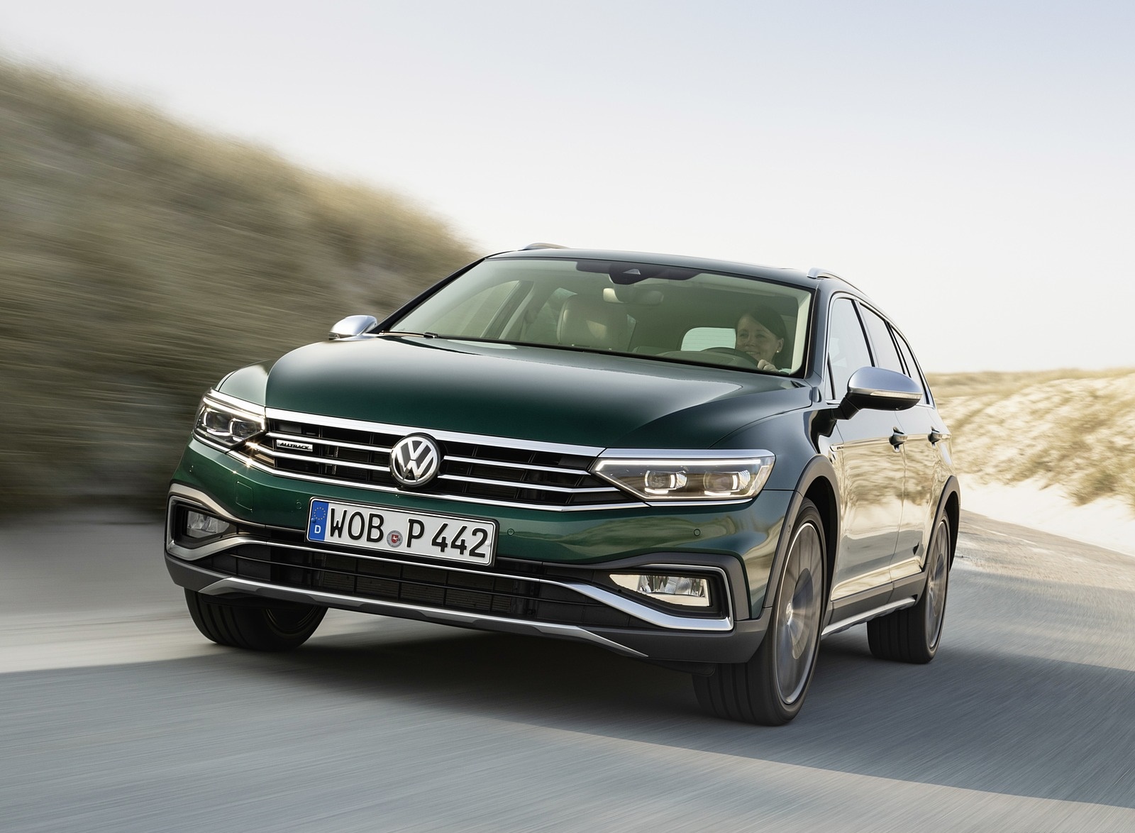 2020 Volkswagen Passat Alltrack (EU-Spec) Front Wallpapers (1)