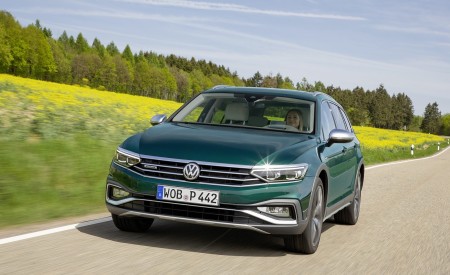 2020 Volkswagen Passat Alltrack (EU-Spec) Front Wallpapers 450x275 (18)