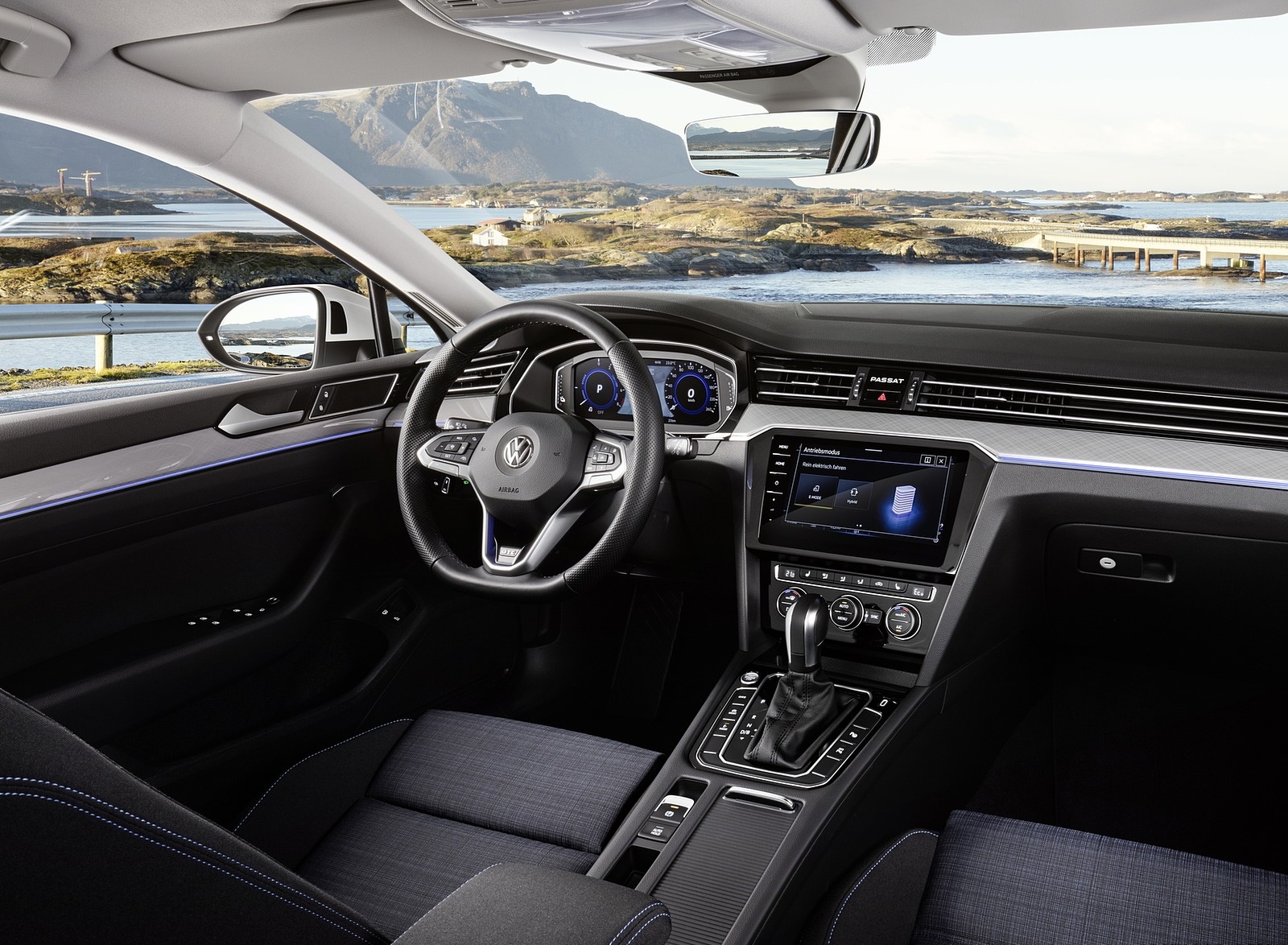 2020 Volkswagen Passat GTE (EU-Spec) Interior Front Seats Wallpapers #49 of 52