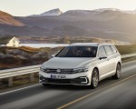 2020 Volkswagen Passat GTE Variant (EU-Spec) Front Three-Quarter Wallpapers 150x120
