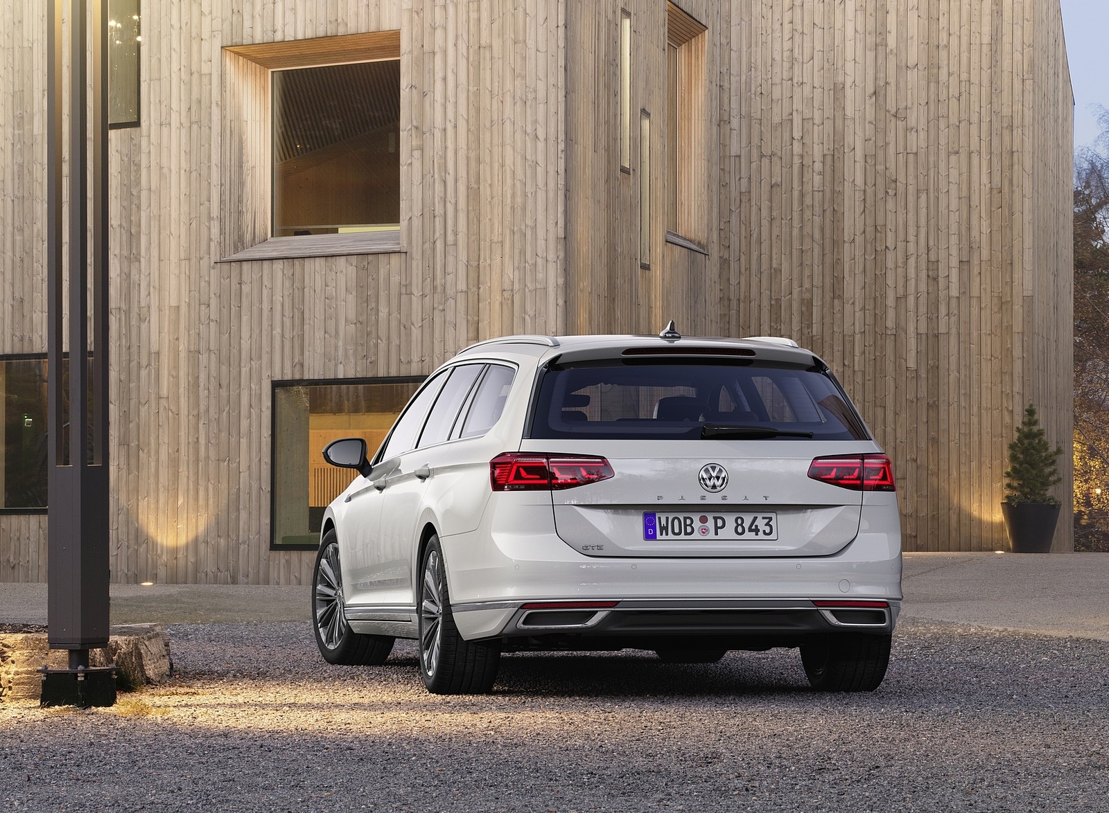 2020 Volkswagen Passat GTE Variant (EU-Spec) Rear Wallpapers #46 of 52
