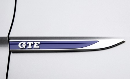 2020 Volkswagen Passat GTE Variant (Plug-In Hybrid EU-Spec) Badge Wallpapers 450x275 (21)