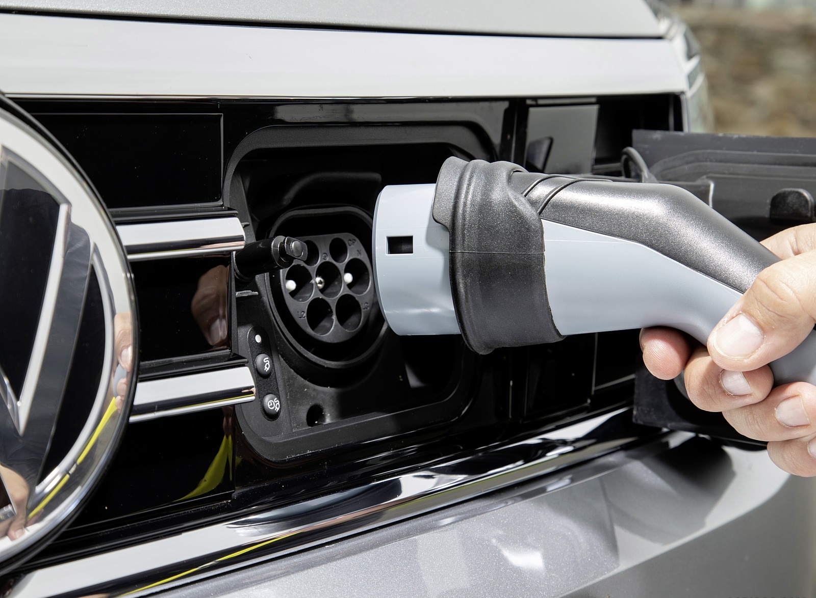 2020 Volkswagen Passat GTE Variant (Plug-In Hybrid EU-Spec) Charging Wallpapers #19 of 52