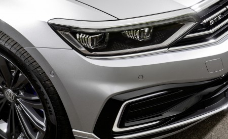 2020 Volkswagen Passat GTE Variant (Plug-In Hybrid EU-Spec) Headlight Wallpapers 450x275 (17)
