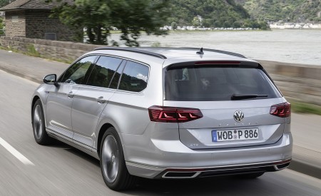 2020 Volkswagen Passat GTE Variant (Plug-In Hybrid EU-Spec) Rear Three-Quarter Wallpapers 450x275 (5)