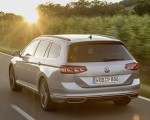 2020 Volkswagen Passat GTE Variant (Plug-In Hybrid EU-Spec) Rear Three-Quarter Wallpapers 150x120