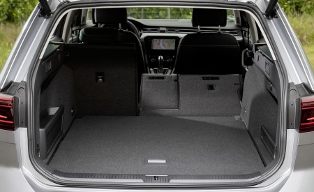 2020 Volkswagen Passat GTE Variant (Plug-In Hybrid EU-Spec) Trunk Wallpapers 450x275 (25)