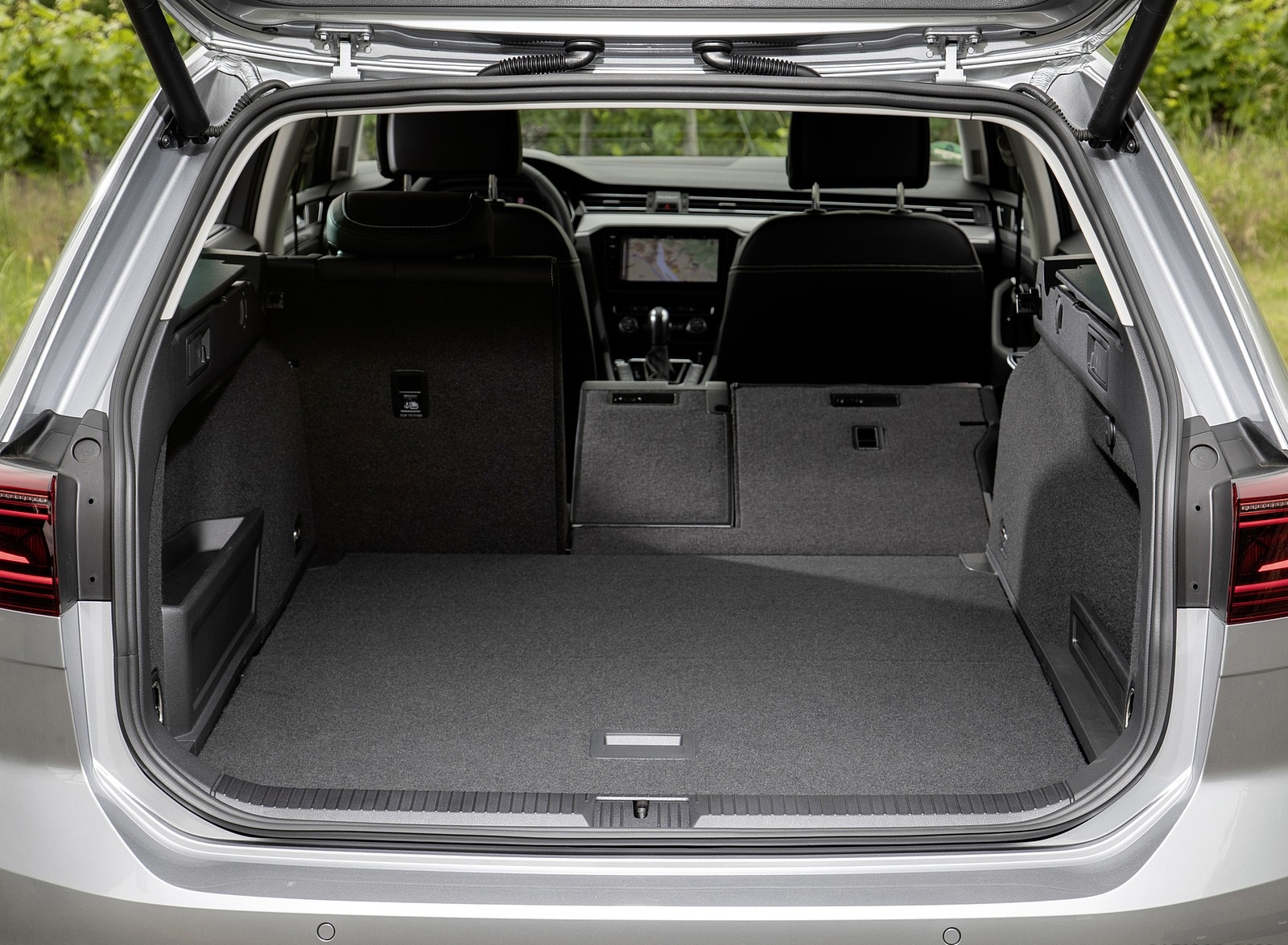 2020 Volkswagen Passat GTE Variant (Plug-In Hybrid EU-Spec) Trunk Wallpapers #25 of 52