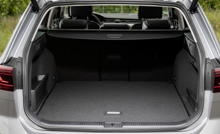 2020 Volkswagen Passat GTE Variant (Plug-In Hybrid EU-Spec) Trunk Wallpapers 450x275 (24)